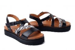 PIAZZA 910320-01 schwarz, sandały damskie. Czarne sandały Piazza, bez wzorów, ze skóry, bez obcasa, bez zapięcia. Za 271.92 zł.