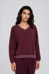 Bluza z dekoltem w serek burgundowa. Czerwone bluzy MOODO, s, bez wzorów, z bawełny, bez kaptura. Za 99.99 zł.
