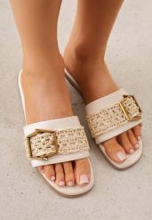 Beżowe Klapki w Stylu Boho z Plecionką z Rafii i Metalową Klamerką Mezelin. Brązowe klapki Renee, bez wzorów, z jeansu, bez obcasa, na płaskiej podeszwie. Za 79.99 zł.