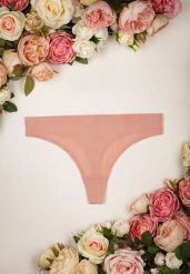 Różowe Bezszwowe Majtki Stringi Cevlun. Czerwone stringi Born2be, bez wzorów. W wyprzedaży za 6.99 zł.