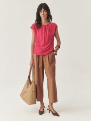 TATUUM Bluzka w kolorze różowym rozmiar: 46. Różowe bluzki Tatuum, bez wzorów, z wiskozy, bez kołnierzyka, bez ramiączek. Za 104.89 zł.