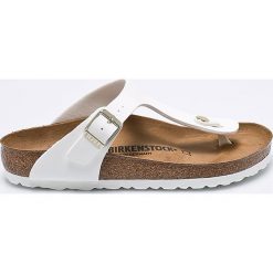 Birkenstock - Japonki Gizeh Bs. Białe klapki Birkenstock, bez wzorów, z materiału, bez obcasa. W wyprzedaży za 219.90 zł.