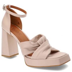 Różowe Sandały Venezia Stylowe Skórzane Obuwie. Czerwone sandały Venezia, bez wzorów, ze skóry, eleganckie, bez obcasa, na obcasie, bez zapięcia. Za 359.00 zł.