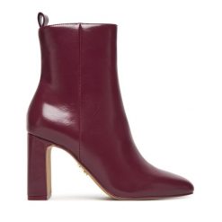 Botki Steve Madden. Czerwone botki Steve Madden, bez wzorów, bez obcasa, na słupku, bez zapięcia. Za 639.99 zł.