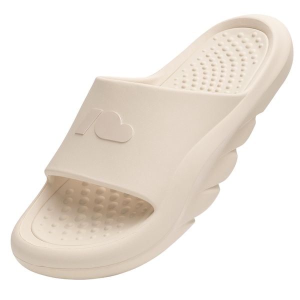 Klapki Kubota Futuro Cloud. Brązowe klapki Kubota, bez wzorów, z materiału, bez obcasa. Za 139.99 zł.