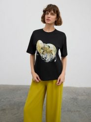 BGN Koszulka w kolorze czarnym rozmiar: 38. Czarne bluzki BGN, bez wzorów, bez kołnierzyka, bez ramiączek. Za 65.69 zł.