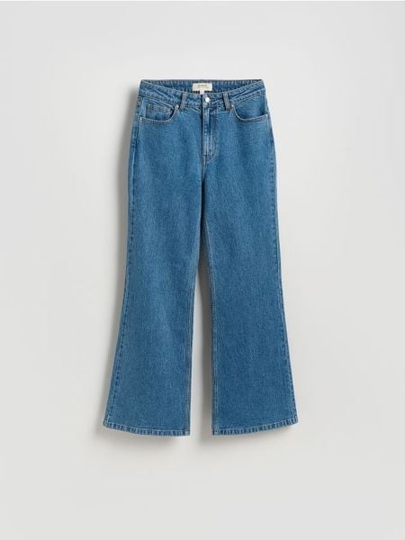 Jeansy straight z haftem - indigo jeans. Niebieskie jeansy Reserved, bez wzorów. W wyprzedaży za 109.99 zł.