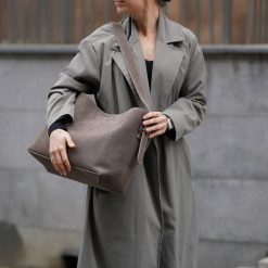 Shopperka skórzana Solier FL39 Maya szara. Szare shopper Solier, bez wzorów, z jeansu, na ramię, zamszowe, bez dodatków. Za 399.00 zł.