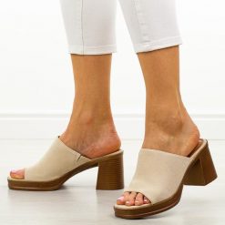 Beżowe klapki damskie na słupku Potocki 54309. Brązowe klapki POTOCKI, bez wzorów, z jeansu, bez obcasa, na platformie. Za 159.00 zł.