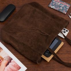 Damska Włoska Skórzana Torebka Worek A4 Troczek czekoladowa W18. Brązowe torby na ramię bez wzorów, z zamszu, przez ramię, zamszowe, bez dodatków. Za 144.90 zł.