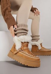 Jasnobrązowe Śniegowce na Grubej Podeszwie Ozdobione Haftowanym Motywem i Futerkiem Caretusa. Trapery i śniegowce Born2be, z jeansu. Za 109.99 zł.