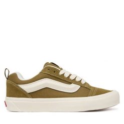Tenisówki Vans. Zielone czapki Vans, bez wzorów. Za 399.99 zł.
