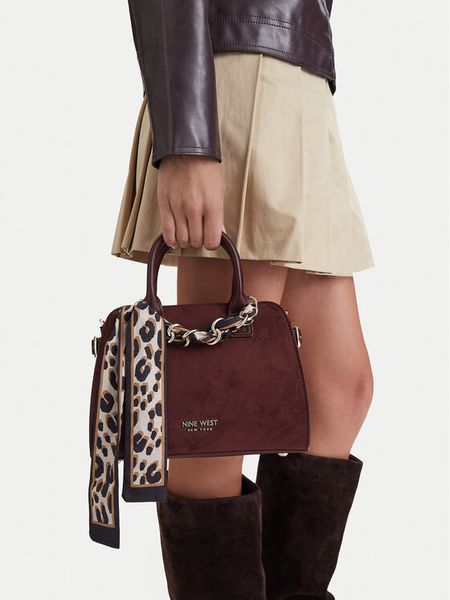 Nine West Torebka CEO-HELLESA-LDA9464 Bordowy. Czerwone torebki klasyczne Nine West, bez wzorów, ze skóry, bez dodatków. Za 249.99 zł.