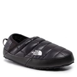 Kapcie The North Face. Czarne obuwie domowe The North Face, bez wzorów, bez zapięcia. Za 299.99 zł.