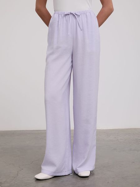 BGN Spodnie w kolorze fioletowym rozmiar: 40. Różowe spodnie materiałowe BGN, bez wzorów, z materiału. Za 101.23 zł.