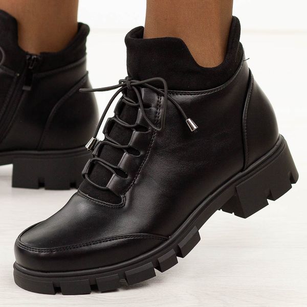 Czarne trapery damskie Jezzi 23123-12. Czarne botki Jezzi, na jesień, bez wzorów, z jeansu, z okrągłym noskiem, bez obcasa, bez zapięcia. Za 239.00 zł.