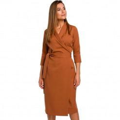 Elegancka sukienka biznesowa kopertowa midi z paskiem w talii brązowa. Brązowe sukienki Stylove, do pracy, xxl, bez wzorów, biznesowe, bez kołnierzyka, bez ramiączek, midi, kopertowe. Za 309.00 zł.