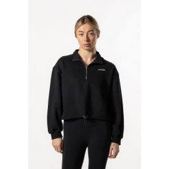 Damska krótka bluza z krótkim zamkiem i opuszczonym ramieniem – czarny. Czarne bluzy AESTHETIC WOLF, uniwersalny, bez wzorów, z bawełny, bez kaptura. Za 259.99 zł.