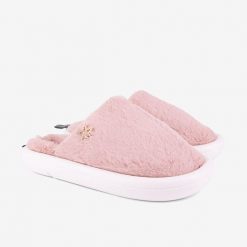 Damskie klapki zimowe 9197 z futerkiem. Brązowe klapki Coqui, bez wzorów, z materiału, bez obcasa. Za 140.99 zł.