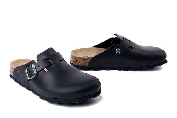 DR. BRINKMANN 600178-01 schwarz, klapki damskie. Czarne klapki Dr. Brinkmann, bez wzorów, ze skóry, bez obcasa. Za 329.90 zł.
