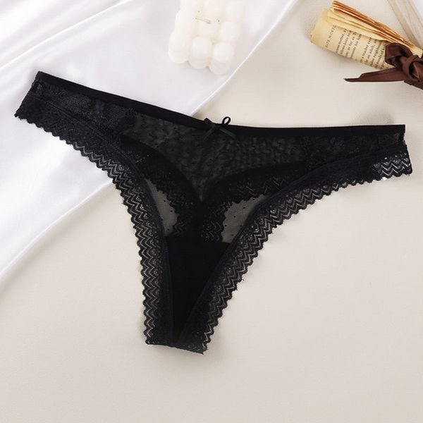 Koronkowe figi z wycięciami elegancki styl codzienny i okazjonalny Hilal. Czerwone figi Intica, l, bez wzorów, z koronki. Za 69.00 zł.