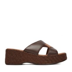 Klapki Lasocki. Brązowe klapki Lasocki, bez wzorów, bez obcasa. Za 179.99 zł.