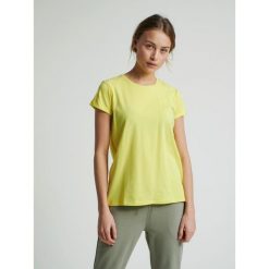 Koszulka damska Hummel Isobella. Żółte bluzki Hummel, bez wzorów, sportowe, bez kołnierzyka, bez ramiączek. Za 129.00 zł.