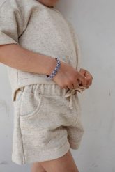 MINI spodenki z dzianiny dresowej w kolorze BEIGE z dodatkiem konopii - BUNCHES KONOPIA-116-122 (6-7). Brązowe szorty Marsala, bez wzorów, z bawełny. W wyprzedaży za 38.97 zł.