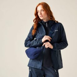 Kurtka trekkingowa damska Pack It Jacket III kieszonkowa przeciwdeszczowa. Niebieskie kurtki sportowe Regatta, xs, bez wzorów, bez kaptura, trekkingowe. Za 226.50 zł.