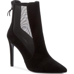 Botki STUART WEITZMAN - Casino Black Suede. Czarne botki Stuart Weitzman, bez wzorów, ze skóry, bez obcasa, na obcasie, bez zapięcia. W wyprzedaży za 1,269.00 zł.