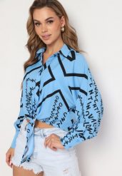 Niebieska Koszula z Wiązaniem Ozdobiona Napisami Vikmira. Niebieskie koszule Born2be, l, bez wzorów, z bawełny, eleganckie, bez kołnierzyka, bez ramiączek. Za 54.99 zł.
