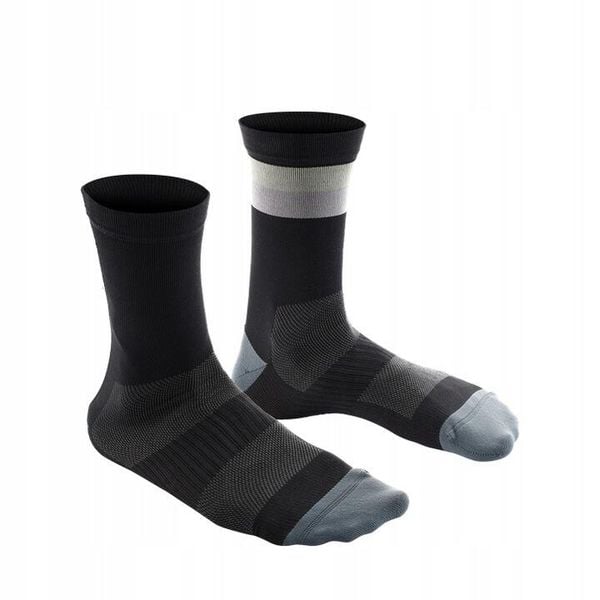Skarpetki rowerowe Dainese HG AER Socks. Czarne skarpety Dainese, bez wzorów, z dzianiny. Za 100.00 zł.