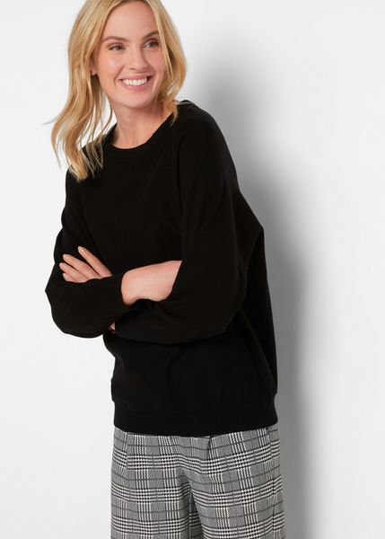 Sweter z rękawami typu nietoperz. Niebieskie swetry bonprix, bez wzorów, bez ramiączek. Za 79.99 zł.