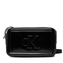 Torebka Calvin Klein. Czarne listonoszki Calvin Klein, bez wzorów, bez dodatków. Za 329.99 zł.