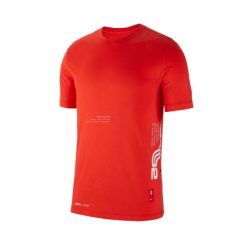Koszulka sportowa damska Nike Kyrie Irving Dry-Fit z krótkim rękawem. Czerwone koszulki sportowe Nike, bez wzorów, bez ramiączek, do koszykówki. Za 139.99 zł.