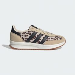 Buty Run 70S 2.0. Białe obuwie sportowe Adidas, bez zapięcia. Za 299.00 zł.