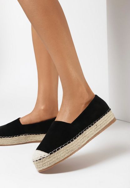 Czarne Espadryle Zdobione Plecionką Thaxie. Czarne espadryle Born2be, z aplikacjami, bez obcasa, bez zapięcia. Za 79.99 zł.