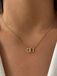 Les Petites Précieuses Pozłacany naszyjnik z elementem ozdobnym - dł. 39 cm rozmiar: onesize. Żółte naszyjniki Les Petites Précieuses, z cyrkonią, pozłacane. Za 100.99 zł.