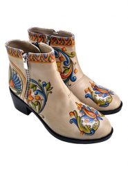 Goby Botki w kolorze beżowym ze wzorem rozmiar: 40. Brązowe botki Goby, bez wzorów, z okrągłym noskiem, bez obcasa, bez zapięcia. Za 347.99 zł.