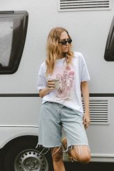 T-SHIRT ERICA "LAMPARTY" BIAŁY One size - Flawless. Białe t-shirty Flawless, uniwersalny, bez wzorów, z bawełny, bez kołnierzyka, bez ramiączek. Za 229.00 zł.