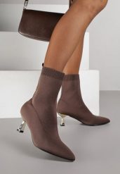 Brązowe Botki Vices na Metalicznej Kaczuszce z Elastyczną Cholewką Vamile. Brązowe botki Renee, bez wzorów, bez obcasa, na obcasie, bez zapięcia. Za 129.99 zł.