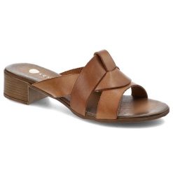 Brązowe Klapki Armodo Wygodne Obuwie Damskie. Brązowe klapki Armodo, bez wzorów, bez obcasa, na obcasie. Za 189.00 zł.