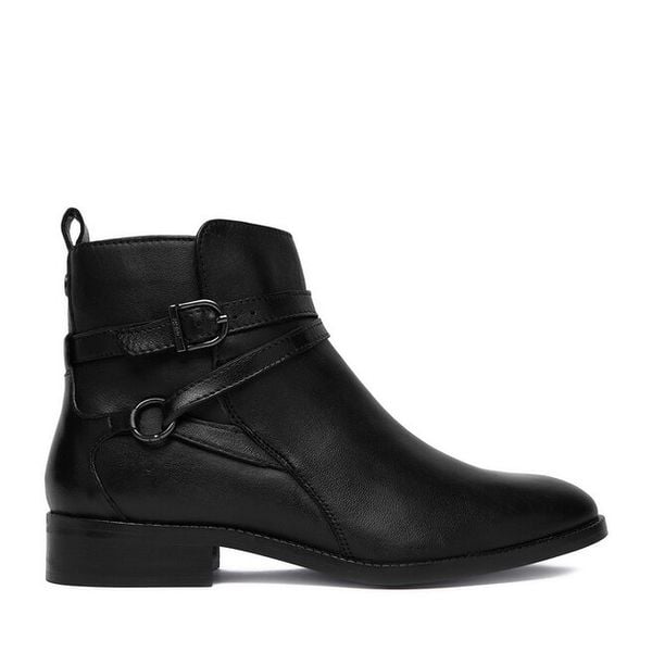 Botki Beverly Hills Polo Club. Czarne botki Beverly Hills Polo Club, bez wzorów, bez obcasa, na płaskiej podeszwie, bez zapięcia. Za 299.99 zł.