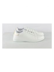 C'M Sneakersy w kolorze złoto-białym rozmiar: 39. Białe trampki C'M, bez wzorów, z materiału, bez zapięcia. Za 131.74 zł.