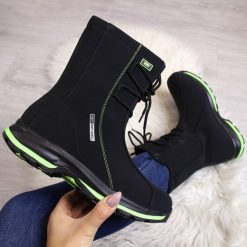 Śniegowce wodoodporne wiązane DK 1574. Botki DK, bez wzorów, z materiału, bez obcasa, bez zapięcia. Za 179.99 zł.