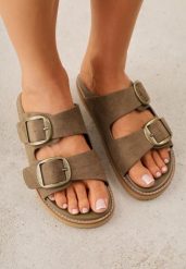 Zielone Klapki VICES Ozdobione Dużymi Klamrami Jenniviane. Brązowe klapki Renee, bez wzorów, z jeansu, bez obcasa, na płaskiej podeszwie. Za 89.99 zł.