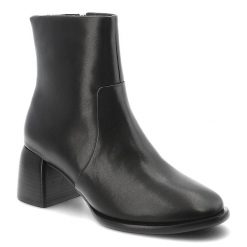Botki damskie D&A by S.Barski o klasycznym fasonie z gładką cholewką i stabilnym obcasem czarne, CR62-3392 Black. Czarne botki S.BARSKI, bez wzorów, z jeansu, bez obcasa, na obcasie, bez zapięcia. Za 399.00 zł.