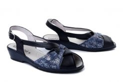 COMFORTABEL 710144-05 denim, sandały damskie. Niebieskie sandały Comfortabel, bez wzorów, z denimu, bez obcasa, na koturnie, bez zapięcia. Za 309.90 zł.