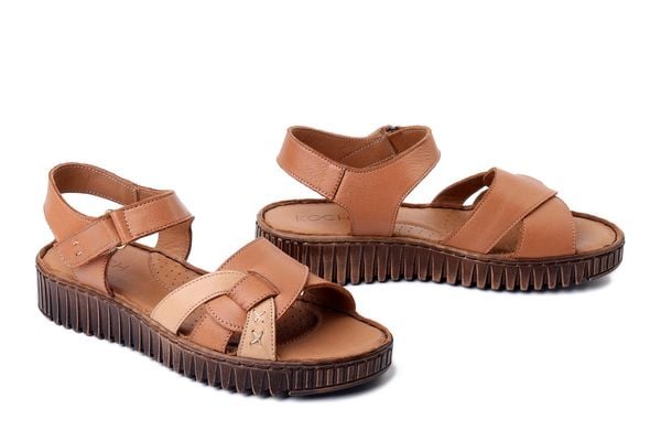 KOCH 030.332.3264 coconut-sciossors, sandały damskie. Brązowe sandały KOCH, bez wzorów, ze skóry, bez obcasa, bez zapięcia. Za 179.93 zł.