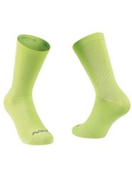 Skarpety rowerowe NORTHWAVE Switch Sock. Fioletowe skarpety Northwave, w ażurowe wzory, z dzianiny. Za 49.99 zł.